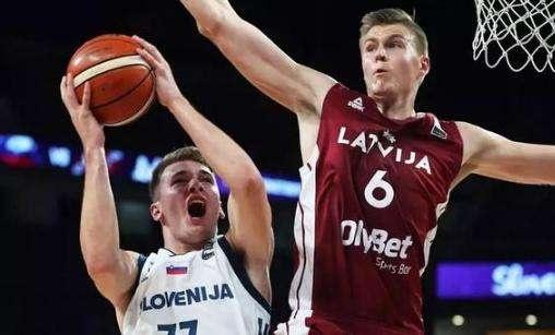 平均23.34岁，巴萨昨日首发阵容是队史近95年最年轻11人