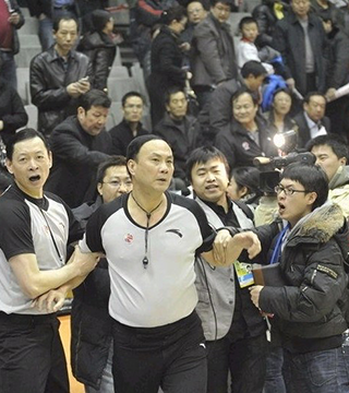 队内助攻王！奎克利因生病缺席对尼克斯的关键战