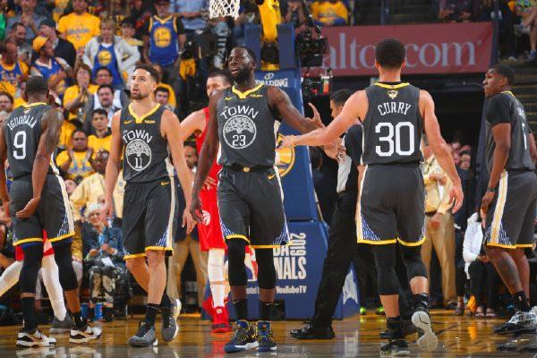 湖人浓眉哥篮下统治力助球队连胜