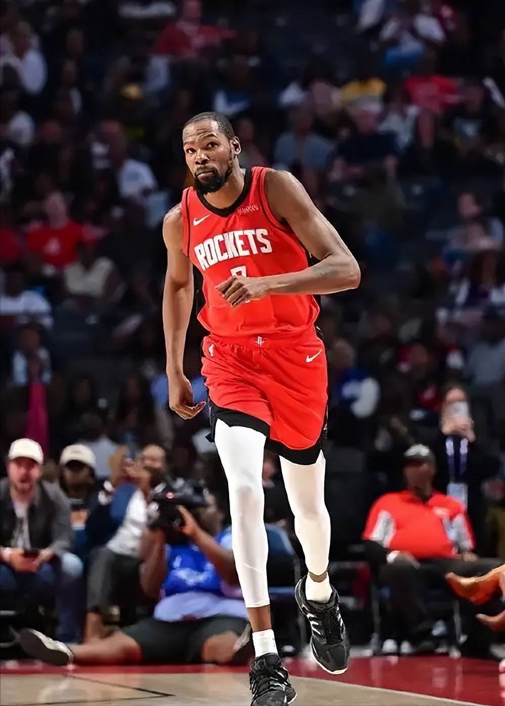 马卡：因负面争议，博阿滕在巴萨进行教练课程时遭球迷批评