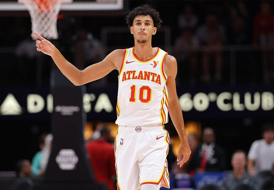 半场战报：阿森纳1-0布拉格斯拉维亚，萨卡点射