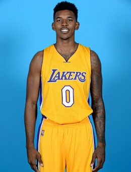 杜兰特连续得分带动全队