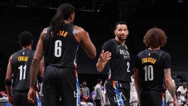 拉拉维亚晒照庆祝客场之旅结束