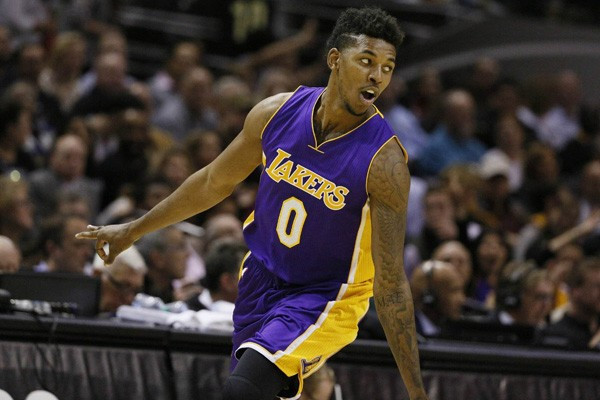 自称亚泰18岁后卫刘议阳女友的账号指控其恋爱期出轨、裸聊