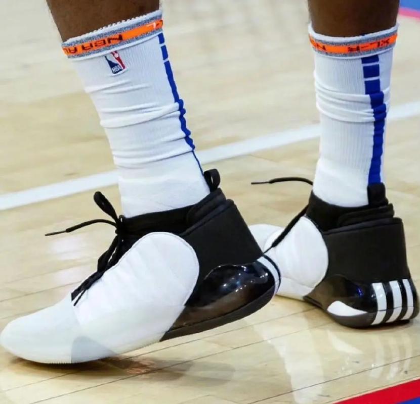 篮球火箭队内训练强度提升，新战术曝光