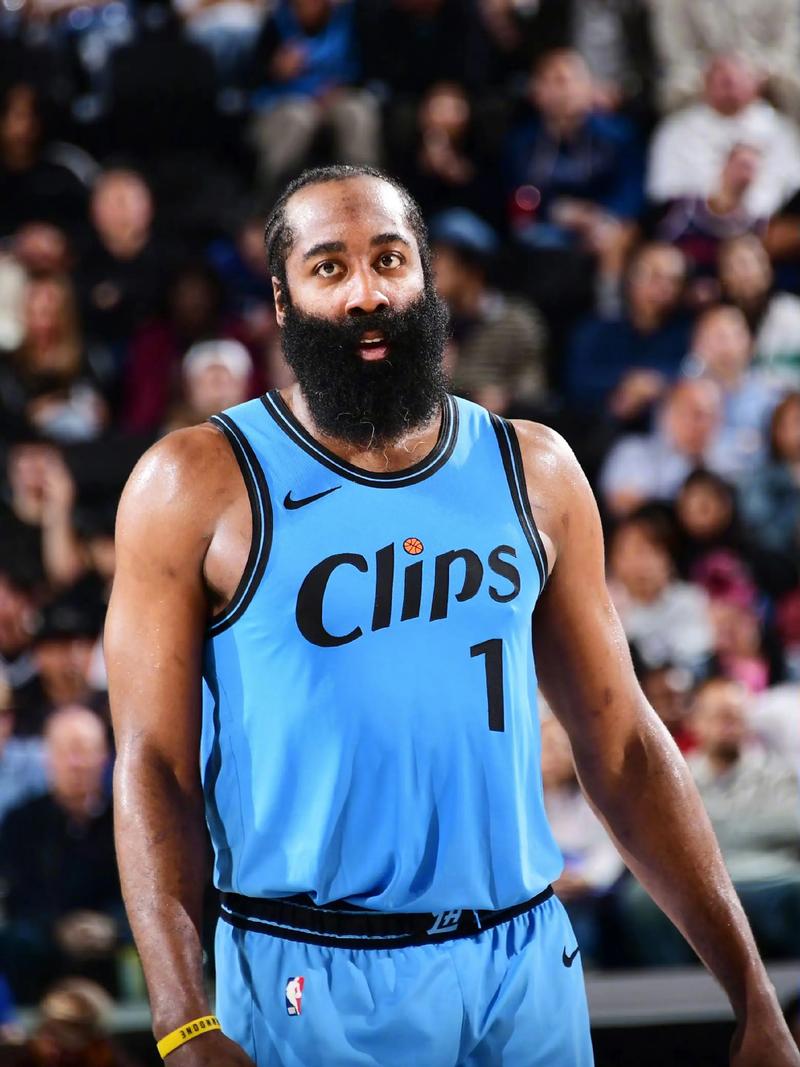 📺 明晚十点，我狐最后一场季前热身赛。