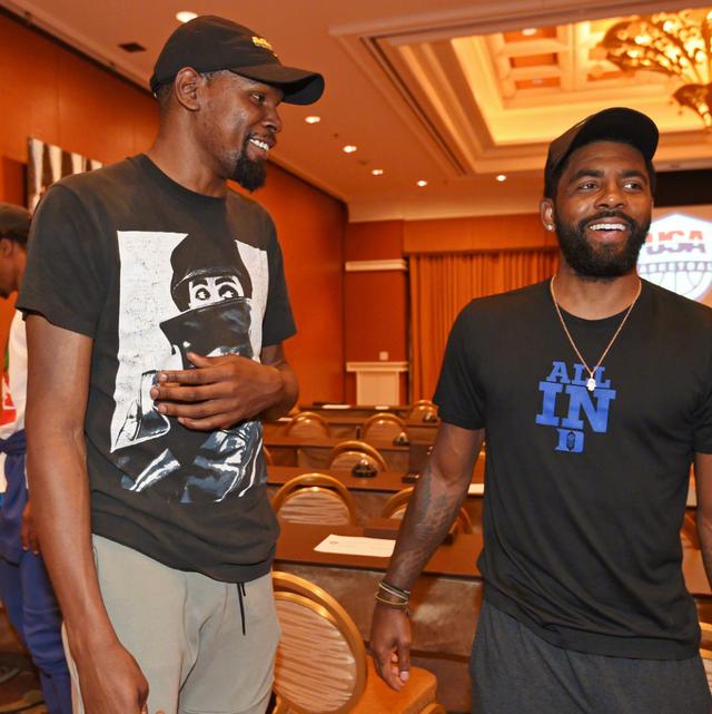 杜兰特连续得分，全队士气高涨